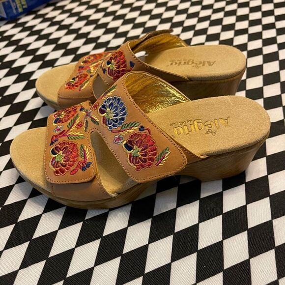 Alegria Embroidered Sandals Size 37 or 7M - Picture 5 of 9